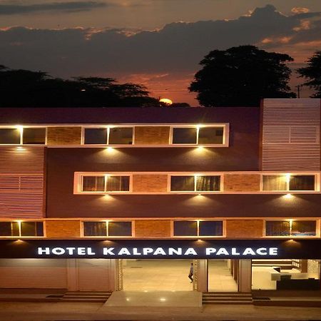 Hotel Kalpana Palace Ujjain Exteriör bild